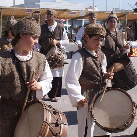 بيت للعطل In With Eco Pool