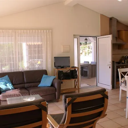 Semi-detached In Covas With Shared Pool *