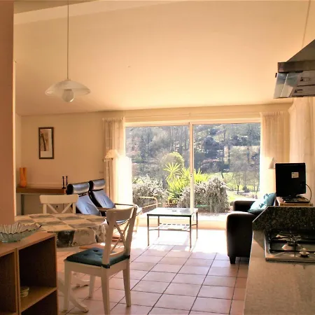 Semi-detached In Covas With Shared Pool *